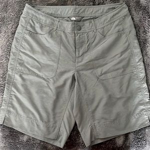 The North Face Womens Never Stop convertible Shorts EUC size 10